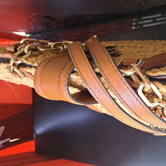 Michael Kors Straw Bag/Tan Leather Trim Gold Chains Shoulder Bag EC - Picture 10 of 12